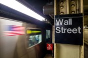 Wall Street zahájila týden obdobně jako zakončila ten minulý
