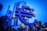 ECB sazby nezměnila, naznačila ale blížící se snížení