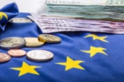 Evropské akcie dopoledne solidně rostou, euro po datech mírně koriguje ztráty