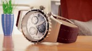 Zisk švýcarského výrobce hodinek Swatch v pololetí prudce klesl