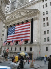 Futures na Wall Street mírně klesají; Bartels z Bank of America snižuje odhad S&P 500 z 1300 na 950 bodů