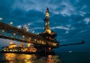 IEA: Globální spotřeba ropy překročí 100 milionů barelů denně
